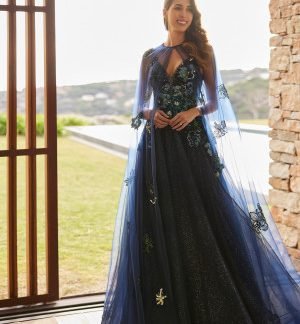 Vestido tul bordado con capa