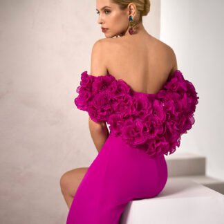 Vestido púrpura con chaqueta de flores