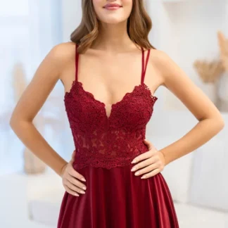 Vestido de noche de satén con encaje y espalda de cordones en rojo guinda - Christian Koehlert
